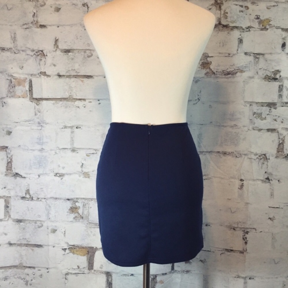 Quinn embroidered mini skirt - Picture 6 of 8